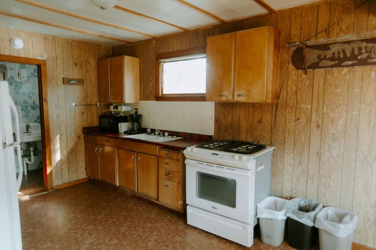 Silver Rapids Lodge & Campground Ely Екстер'єр фото