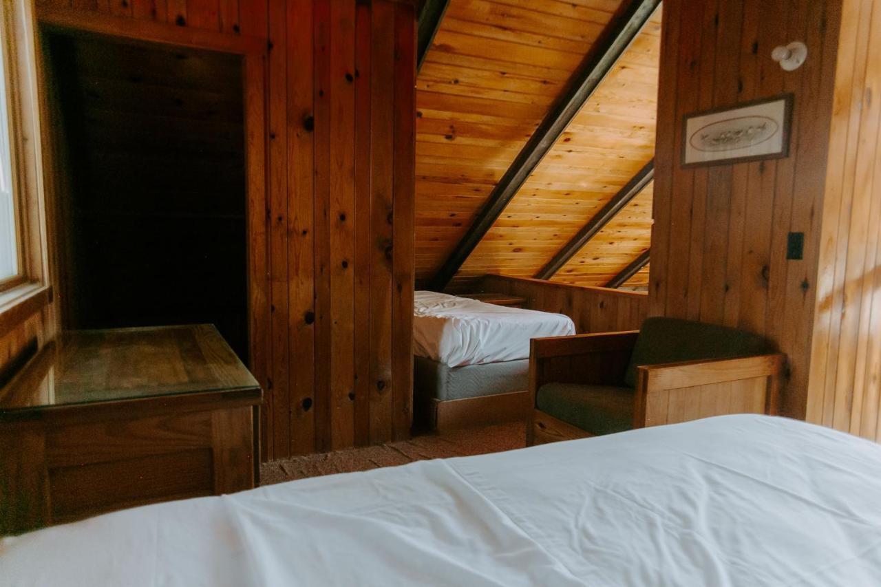 Silver Rapids Lodge & Campground Ely Екстер'єр фото