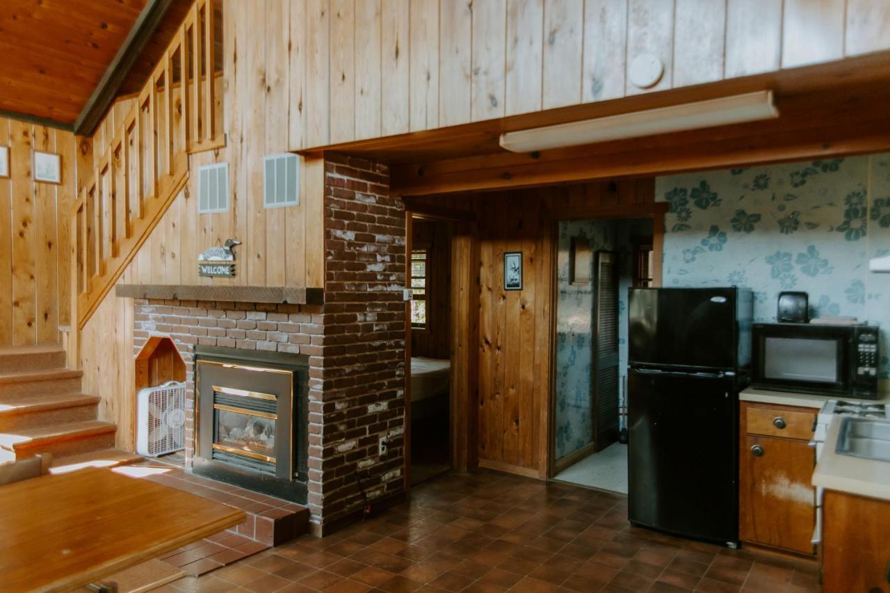 Silver Rapids Lodge & Campground Ely Екстер'єр фото