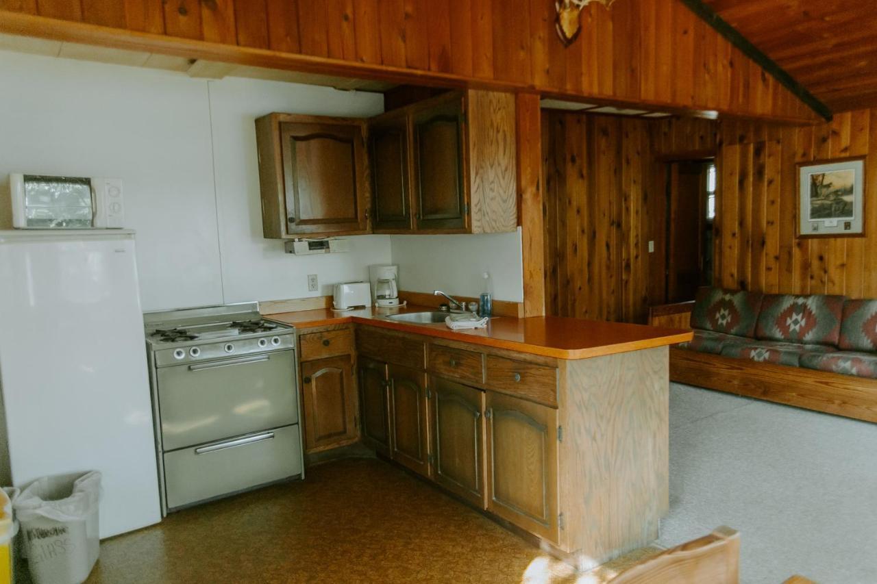 Silver Rapids Lodge & Campground Ely Екстер'єр фото